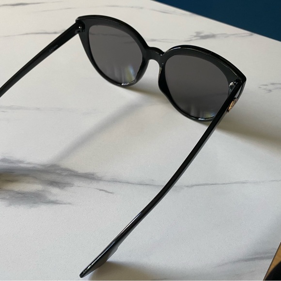 Vintage-Inspired Oversized Cat Eye Sunglasses - Picture 4 of 5